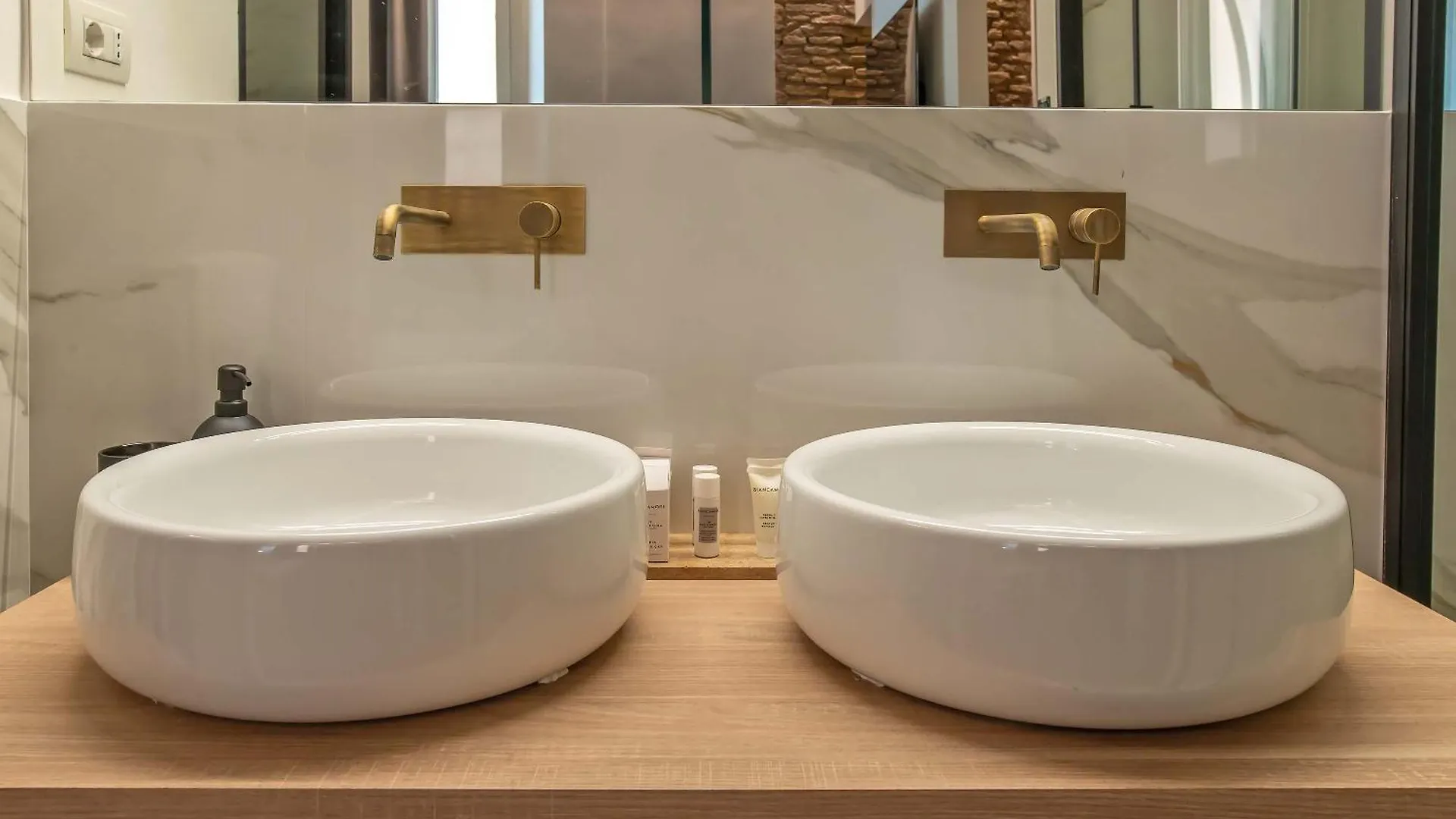 Ora Acanfora Suites ローマ イタリア